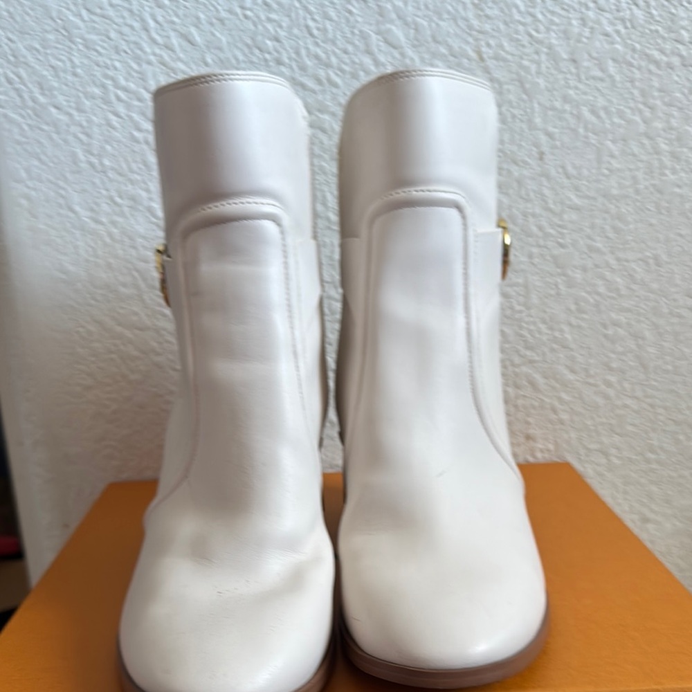 Michael Kors White Ankle Boots - Picture 2 of 4